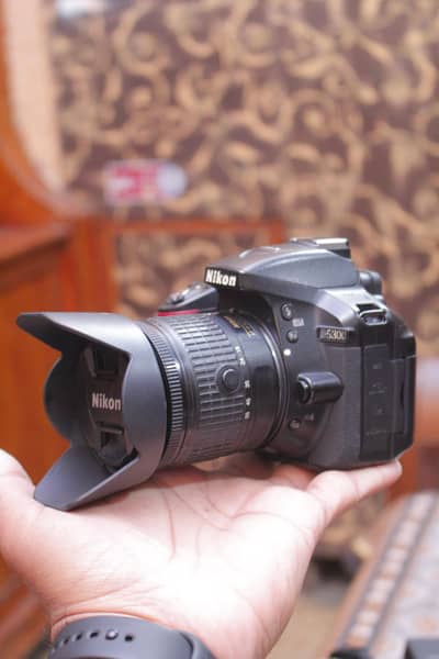 Nikon D5300 (24.2MP) with 18-55mm VR DX Lens – Complete Box