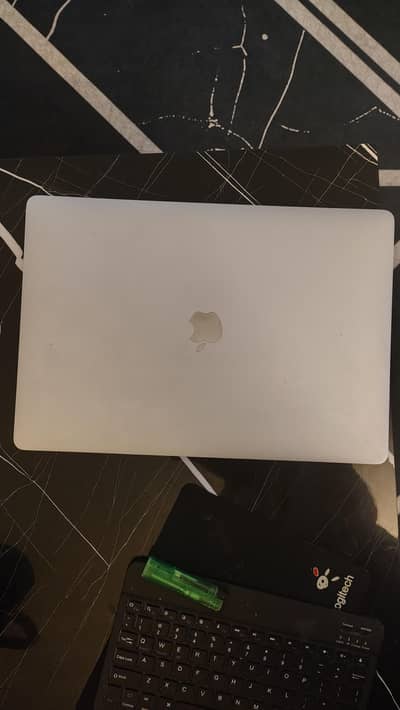 Apple macbook 2017