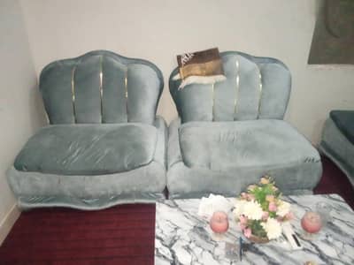 7 seater neat & clean with center table side mirror