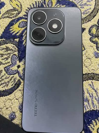 Selling Tecno Spark 20  Box and Charger
