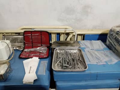 labour room equipment/instruments