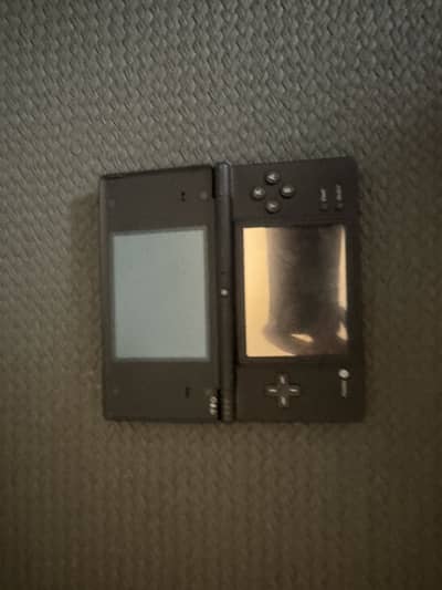 Nintendo DSI + charger