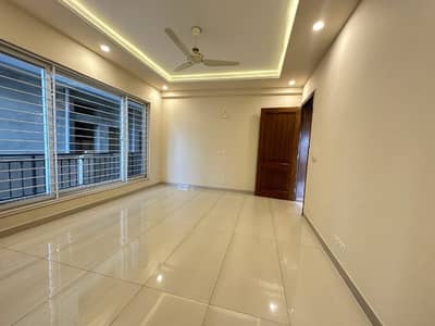 3200 Square Feet House In G-9/1