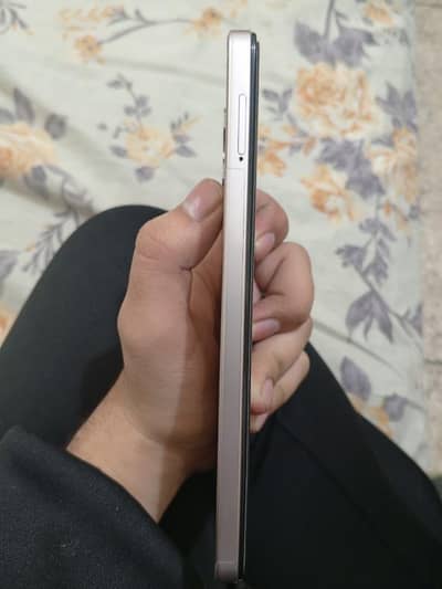 vivo y04 4/64 condition 10/10