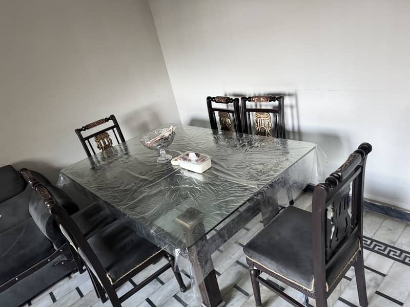 New condition Dining table 1