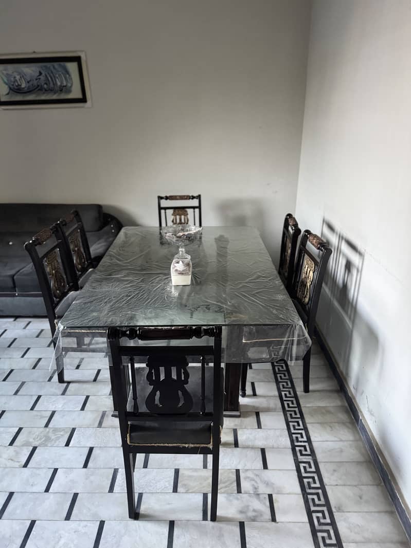 New condition Dining table 2
