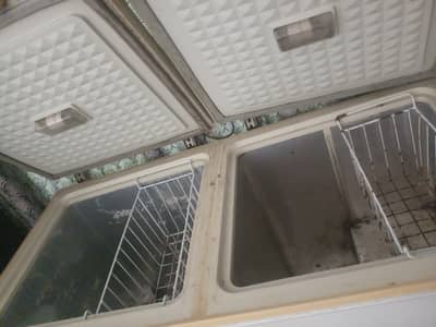 Dawlance ka freezer hai 2 double door working condition