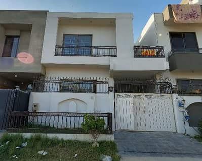 Prime Location 5 Marla House Available In D-12/4 For Sale