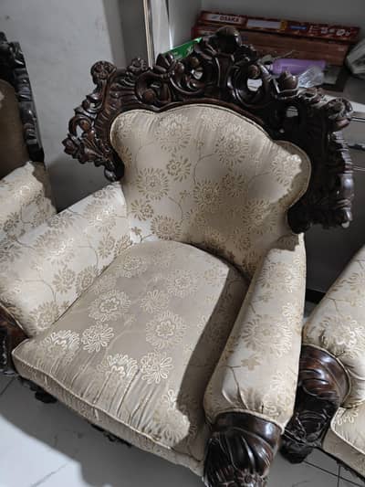 urgent sale chinoty sofa set