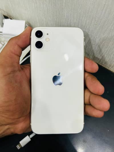 I phone 11 128GB 100 battery health 10/10