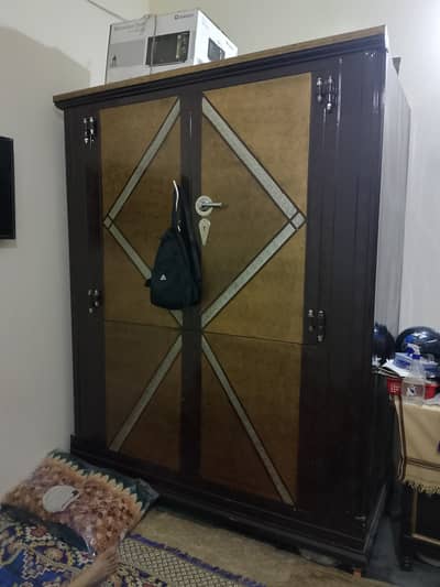 1 adad Almari full size