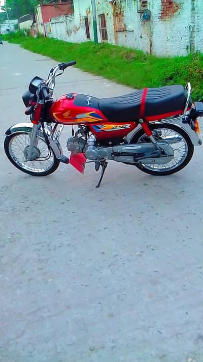 CD 70 for sale color red condition new