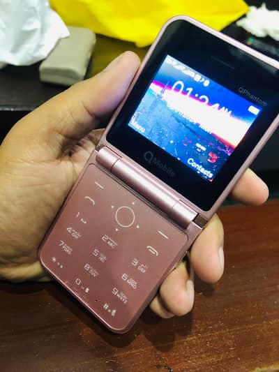 Q mobile Phantom Flip model for sale
