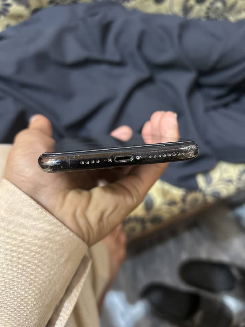 11 pro max e sim time available 3