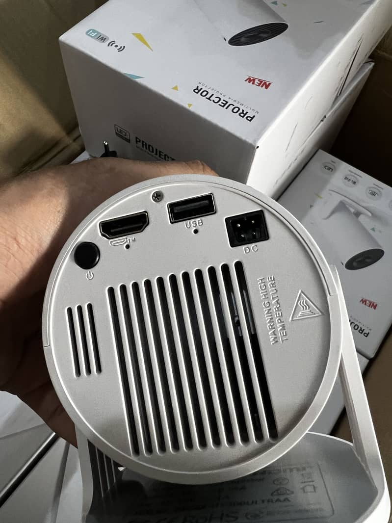 Android smart projector 1