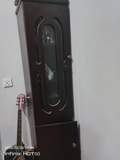 3 divider showcase made in wood.