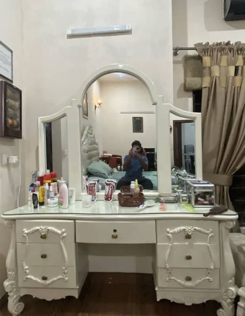 Dressing table 1