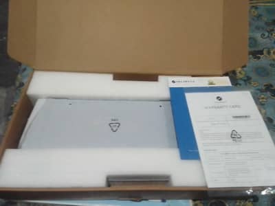 AMD Ryzen 5 7430U processor, 8 GB DDR4 RAM and 256 GB SSD with Box