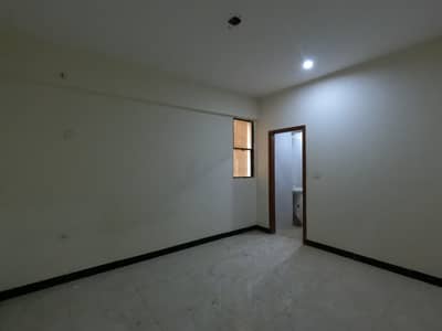 600 Yards Bungalow In Block 11 F B Area