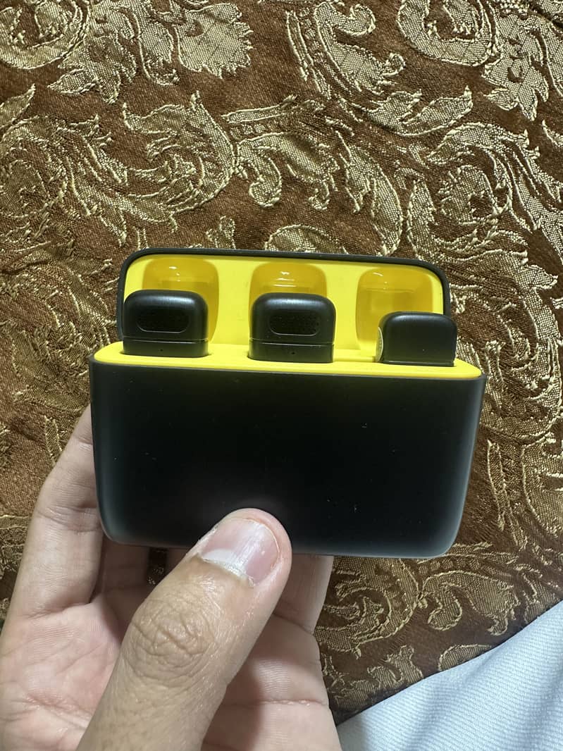 Wireless bluetooth microphone 1