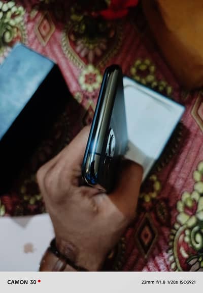 i Phone 11 PRO 10by9.8