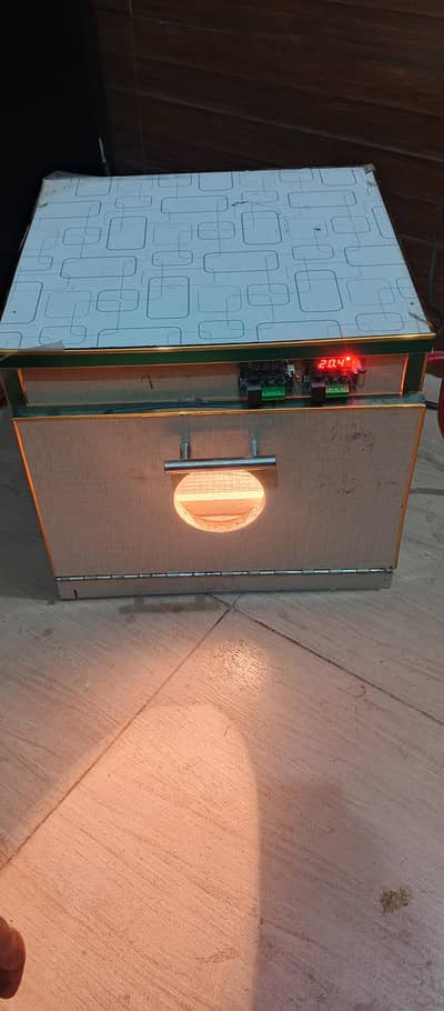 Eggs Incubator  AC or DC  both.    % working