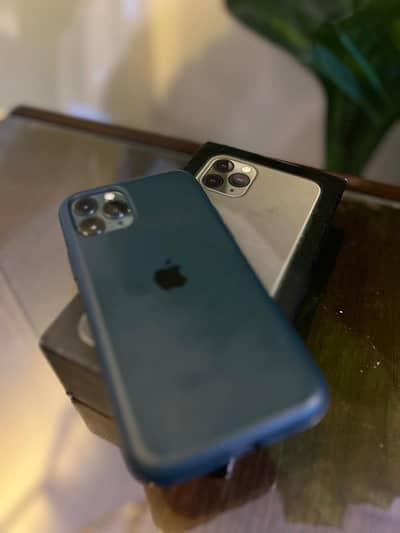 iPhone 11 Pro 256GB Midnight Green With Box– Excellent Condition