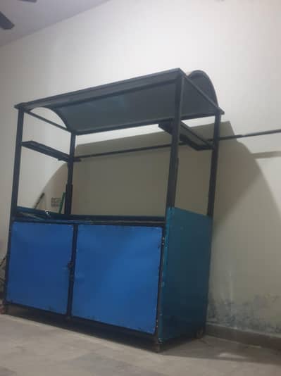 burger shawarma fries counter