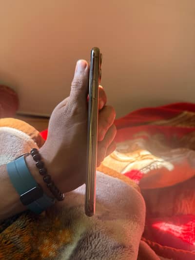 I phone 11 pro max pta approved 81 bettry health urgent sale