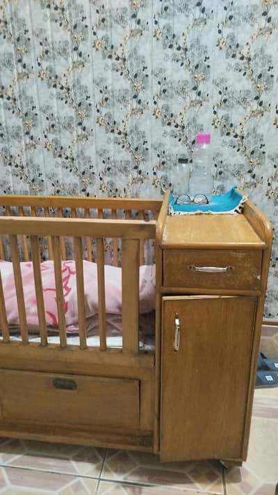 baby cot with good condition