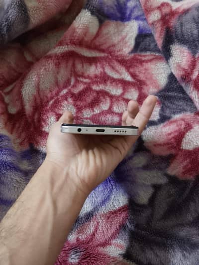 vivo y 19 s 6 +6 128 box complete with charger  10 /10 position