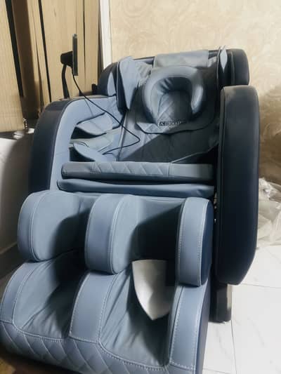 JC Buckman Refreshus Massage Chair