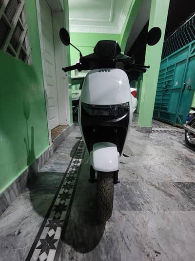 evee Mito+ electric scooter