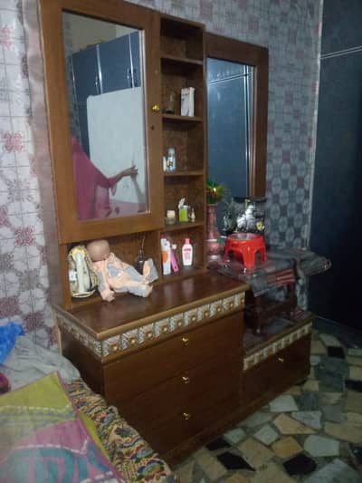 Poshish Bed with two side condition excellent 1 x dressing table