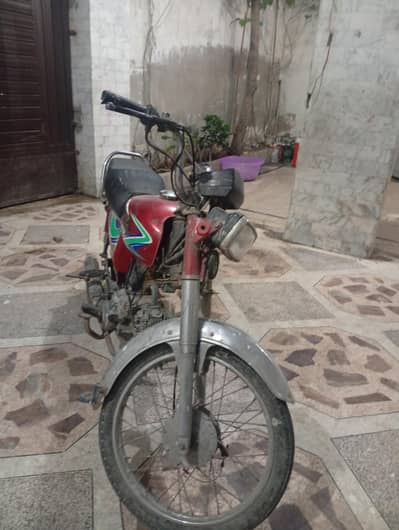 1 Tyre khatam hai or start bike hai