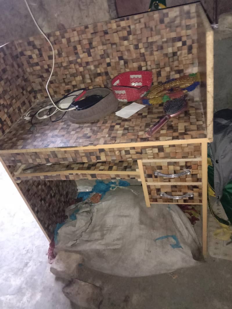 Computer Mobile Michenic Table 4