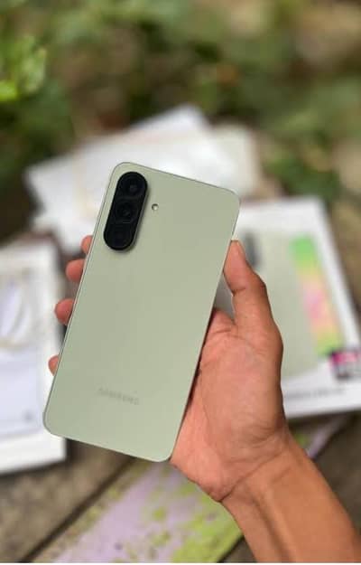 A56 12/256 Official Approved With Box 10/12 In Warranty