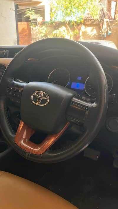 Toyota Hi lux white color