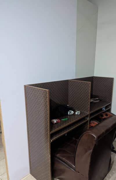 Computer Table / Study Desk with Divider – Good Condition