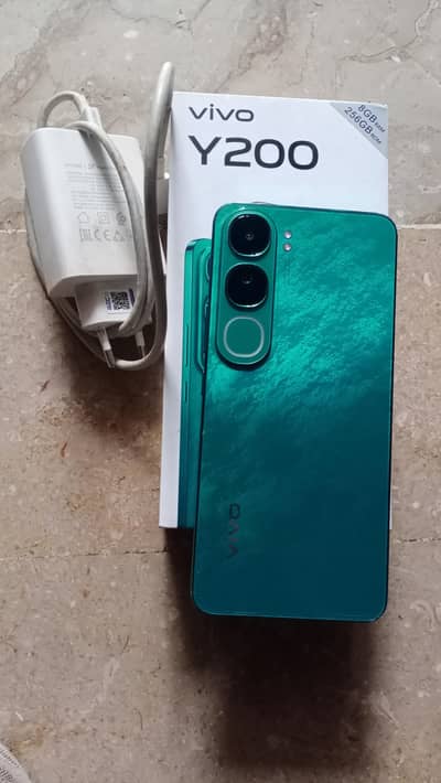 VIVO Y200 8GB 256GB WITH 80W FAST CHARGER AND BOX