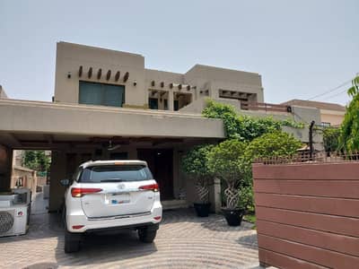 RAEES FAHEEM DESIGNED 1 KANAL SUPER HOT LOCATED BUNGALOW IS AVAILABLE FOR SALE IN PLOT PRICE IN THE BEST BLOCK OF DHA PHASE 4 LAHORE.
