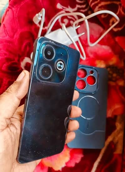 8+5 RAM 128 GB ROM  NO BOX only charger ye offer sirf AJ kely hy