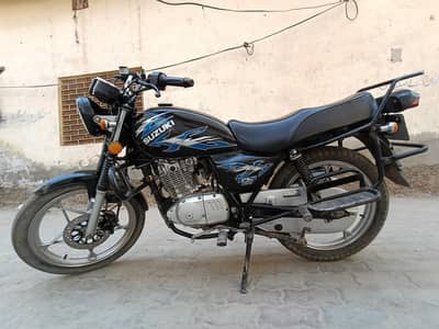city driven suzuki GS 150 SE