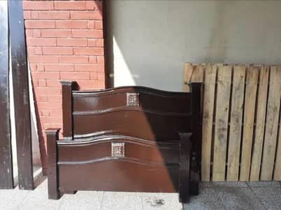 Single bed without mattress