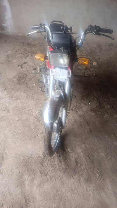 brand new condition 70 cc bike CD no work required buy and drive
