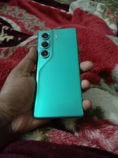 Tecno camon 40