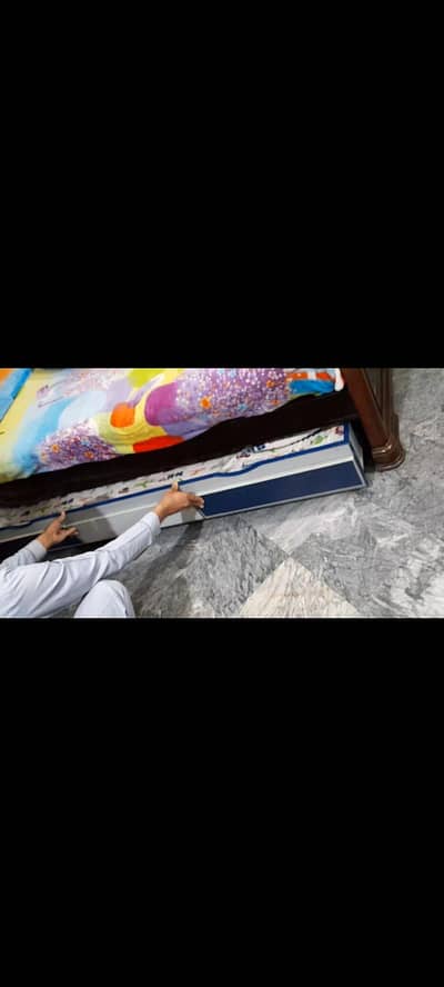 2 ralling bed  with smooth wheels at reasonable price  easy to move