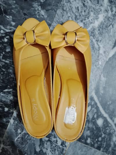 Stylish Yellow Bow Flats / Low Heel Shoes – Size 10
