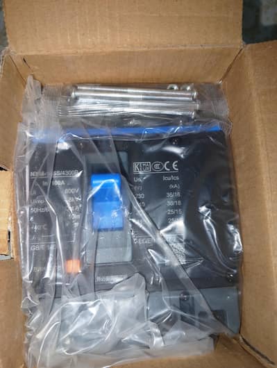 Chint Ac 4Pole Moulded Case Circuit breaker (MCCB) 100A