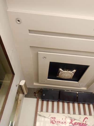 butt karahi restaurant Kay Liya waiter chahea or GRO Kay Liya Girl b